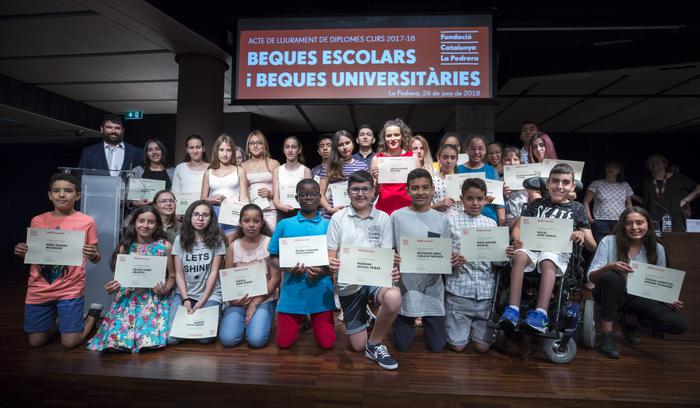 Entrega de diplomes per a infants i joves becats