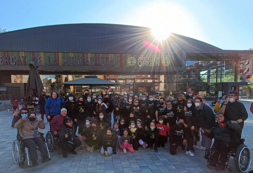 Participants del Flashmob comunitari amb motiu de la Setmana de la Salut a Marianao